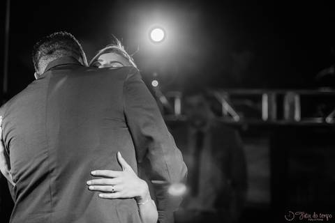 Festa de casamento, fotos de casamento, cerimônia de casamento, casamento rústico, casamento na cidade, casamento moderno, decoração rustica, noiva, noivo'