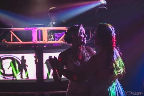 Festa de casamento, fotos de casamento, cerimônia de casamento, casamento rústico, casamento na cidade, casamento moderno, decoração rustica, noiva, noivo'