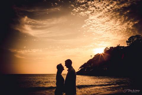 fotos nascer do sol, fotos por do sol, fotos na praia, praia do guarujá, ensaio pre casamento na praia, ensaio de casal na praia, vou casar na praia, fotos de casamento na praia, ensaio na praia, ensaio de casal do por do sol'