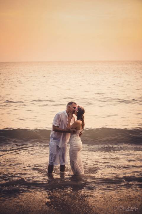 fotos nascer do sol, fotos por do sol, fotos na praia, praia do guarujá, ensaio pre casamento na praia, ensaio de casal na praia, vou casar na praia, fotos de casamento na praia, ensaio na praia, ensaio de casal do por do sol'