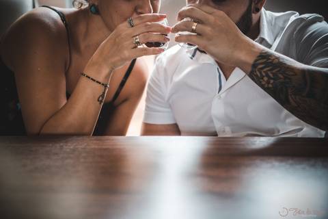 lifestyle casal, fotografia em casa, ensaio em casa, pre casamento, ensaio pré casamento, vou casar, onde fazer o ensaio pré casamento, café, foto de café, café paixão'