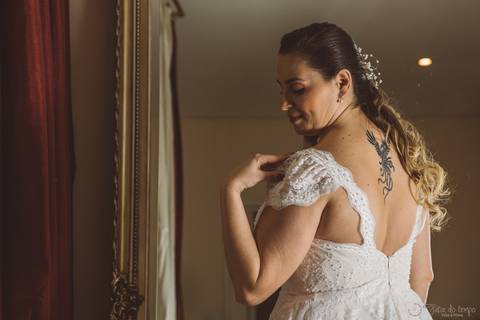 Dia da noiva, dia do noiva, maquiagem de noiva, penteado de noiva, vestido de noiva, maison lafayette, making of, madrinhas, robe personalizado, vestido de noiva romantico, vestido de renda, vestido romantico'