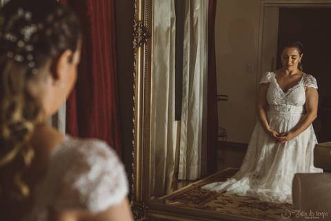 Dia da noiva, dia do noiva, maquiagem de noiva, penteado de noiva, vestido de noiva, maison lafayette, making of, madrinhas, robe personalizado, vestido de noiva romantico, vestido de renda, vestido romantico'