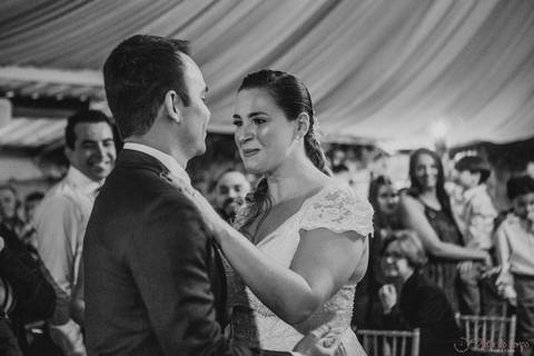 Grande Ville Vuffet, vestido de noiva romantico, vestido de noiva de renda, noiva de renda, casamento rustico, casamento na cidade, casamento romantico, oficializar a união, casamento com filhos, noivo terno azul, terno azul, noivos'