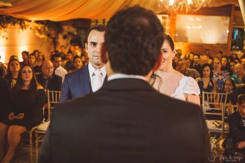 Grande Ville Vuffet, vestido de noiva romantico, vestido de noiva de renda, noiva de renda, casamento rustico, casamento na cidade, casamento romantico, oficializar a união, casamento com filhos, noivo terno azul, terno azul, noivos'