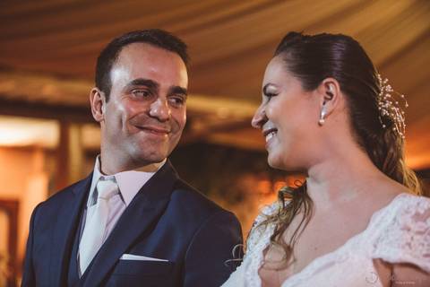 Grande Ville Vuffet, vestido de noiva romantico, vestido de noiva de renda, noiva de renda, casamento rustico, casamento na cidade, casamento romantico, oficializar a união, casamento com filhos, noivo terno azul, terno azul, noivos'