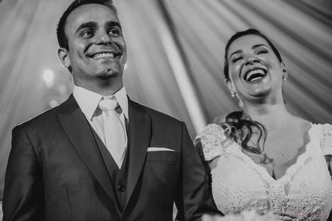 Grande Ville Vuffet, vestido de noiva romantico, vestido de noiva de renda, noiva de renda, casamento rustico, casamento na cidade, casamento romantico, oficializar a união, casamento com filhos, noivo terno azul, terno azul, noivos'