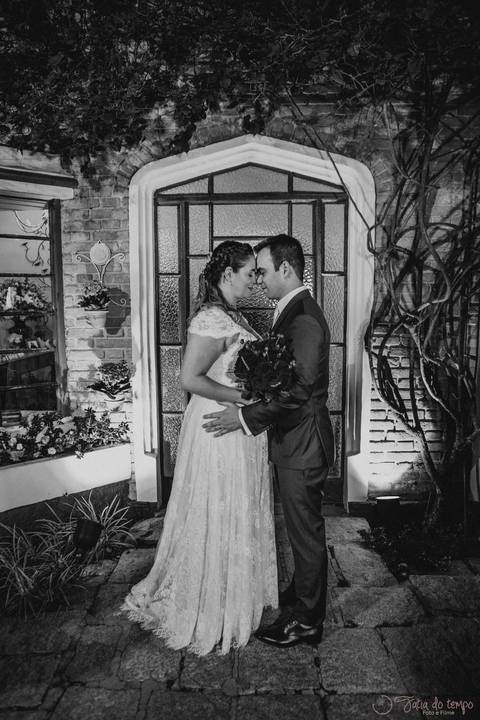 Grande Ville Vuffet, vestido de noiva romantico, vestido de noiva de renda, noiva de renda, casamento rustico, casamento na cidade, casamento romantico, oficializar a união, casamento com filhos, noivo terno azul, terno azul, noivos'