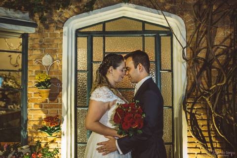 Grande Ville Vuffet, vestido de noiva romantico, vestido de noiva de renda, noiva de renda, casamento rustico, casamento na cidade, casamento romantico, oficializar a união, casamento com filhos, noivo terno azul, terno azul, noivos'