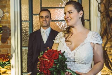 Grande Ville Vuffet, vestido de noiva romantico, vestido de noiva de renda, noiva de renda, casamento rustico, casamento na cidade, casamento romantico, oficializar a união, casamento com filhos, noivo terno azul, terno azul, noivos'