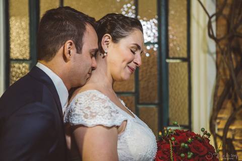 Grande Ville Vuffet, vestido de noiva romantico, vestido de noiva de renda, noiva de renda, casamento rustico, casamento na cidade, casamento romantico, oficializar a união, casamento com filhos, noivo terno azul, terno azul, noivos'