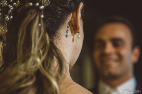 Grande Ville Vuffet, vestido de noiva romantico, vestido de noiva de renda, noiva de renda, casamento rustico, casamento na cidade, casamento romantico, oficializar a união, casamento com filhos, noivo terno azul, terno azul, noivos'