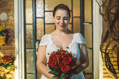 Grande Ville Vuffet, vestido de noiva romantico, vestido de noiva de renda, noiva de renda, casamento rustico, casamento na cidade, casamento romantico, oficializar a união, casamento com filhos, noivo terno azul, terno azul, noivos'