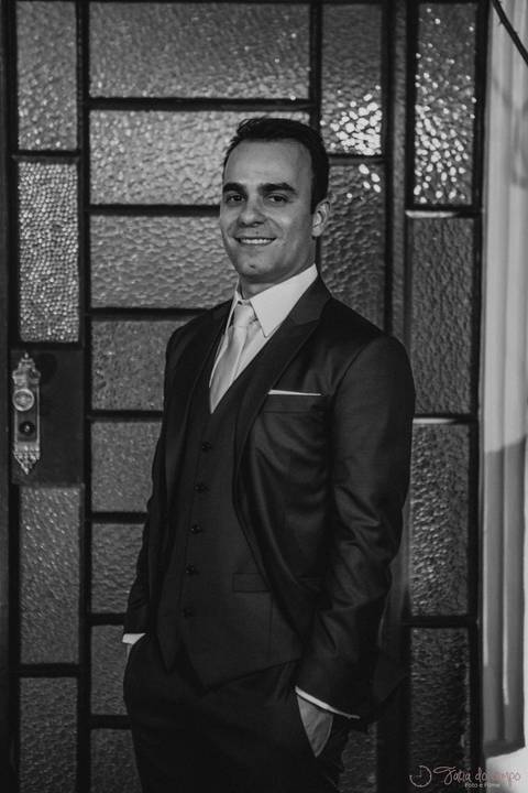 Grande Ville Vuffet, vestido de noiva romantico, vestido de noiva de renda, noiva de renda, casamento rustico, casamento na cidade, casamento romantico, oficializar a união, casamento com filhos, noivo terno azul, terno azul, noivos'