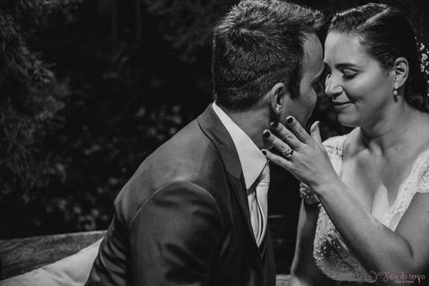 Grande Ville Vuffet, vestido de noiva romantico, vestido de noiva de renda, noiva de renda, casamento rustico, casamento na cidade, casamento romantico, oficializar a união, casamento com filhos, noivo terno azul, terno azul, noivos'