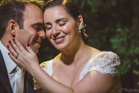 Grande Ville Vuffet, vestido de noiva romantico, vestido de noiva de renda, noiva de renda, casamento rustico, casamento na cidade, casamento romantico, oficializar a união, casamento com filhos, noivo terno azul, terno azul, noivos'