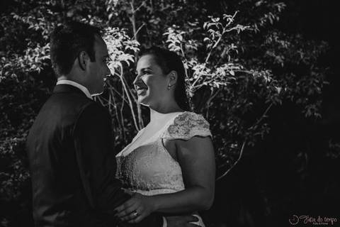 Grande Ville Vuffet, vestido de noiva romantico, vestido de noiva de renda, noiva de renda, casamento rustico, casamento na cidade, casamento romantico, oficializar a união, casamento com filhos, noivo terno azul, terno azul, noivos'