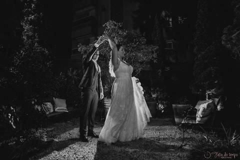 Grande Ville Vuffet, vestido de noiva romantico, vestido de noiva de renda, noiva de renda, casamento rustico, casamento na cidade, casamento romantico, oficializar a união, casamento com filhos, noivo terno azul, terno azul, noivos'