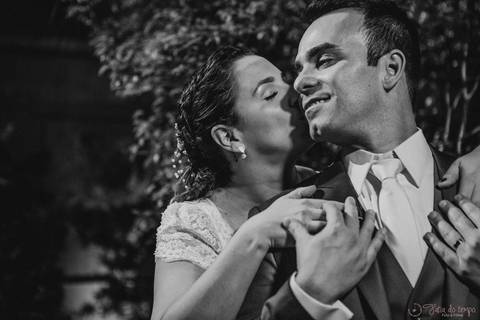 Grande Ville Vuffet, vestido de noiva romantico, vestido de noiva de renda, noiva de renda, casamento rustico, casamento na cidade, casamento romantico, oficializar a união, casamento com filhos, noivo terno azul, terno azul, noivos'