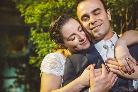 Grande Ville Vuffet, vestido de noiva romantico, vestido de noiva de renda, noiva de renda, casamento rustico, casamento na cidade, casamento romantico, oficializar a união, casamento com filhos, noivo terno azul, terno azul, noivos'