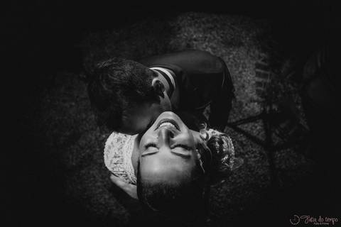 Grande Ville Vuffet, vestido de noiva romantico, vestido de noiva de renda, noiva de renda, casamento rustico, casamento na cidade, casamento romantico, oficializar a união, casamento com filhos, noivo terno azul, terno azul, noivos'