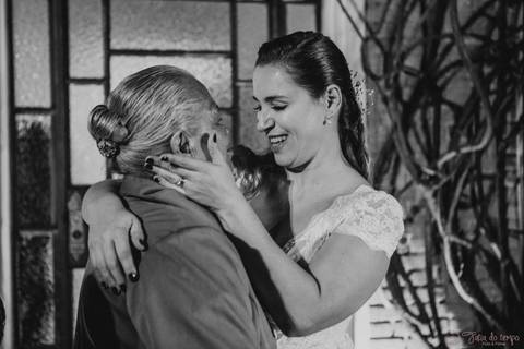 Grande Ville Vuffet, vestido de noiva romantico, vestido de noiva de renda, noiva de renda, casamento rustico, casamento na cidade, casamento romantico, oficializar a união, casamento com filhos, noivo terno azul, terno azul, noivos'