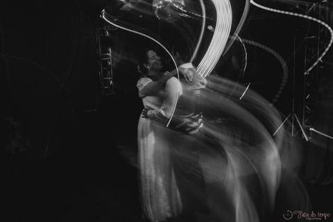 Grande Ville Vuffet, vestido de noiva romantico, vestido de noiva de renda, noiva de renda, casamento rustico, casamento na cidade, casamento romantico, oficializar a união, casamento com filhos, noivo terno azul, terno azul, noivos'