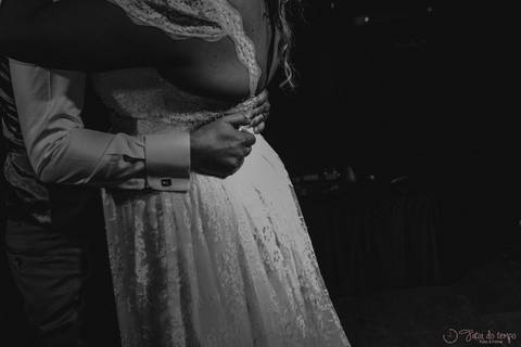 Grande Ville Vuffet, vestido de noiva romantico, vestido de noiva de renda, noiva de renda, casamento rustico, casamento na cidade, casamento romantico, oficializar a união, casamento com filhos, noivo terno azul, terno azul, noivos'