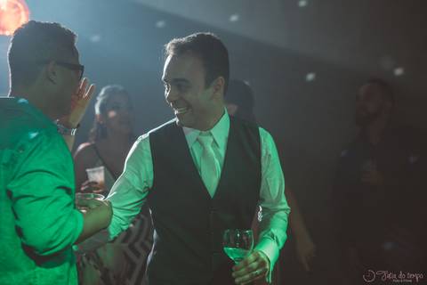 Grande Ville Vuffet, vestido de noiva romantico, vestido de noiva de renda, noiva de renda, casamento rustico, casamento na cidade, casamento romantico, oficializar a união, casamento com filhos, noivo terno azul, terno azul, noivos, festa de casamento'