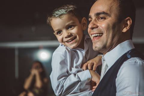 Grande Ville Vuffet, vestido de noiva romantico, vestido de noiva de renda, noiva de renda, casamento rustico, casamento na cidade, casamento romantico, oficializar a união, casamento com filhos, noivo terno azul, terno azul, noivos, festa de casamento'