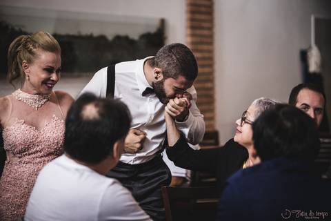 Mini wedding, mini casamento, casamento intimista, casamento intimo, casamento pequeno, casamento rustico, cozinha de autor, noivo, noivo de suspensorio, noivo de gravata borboleta'