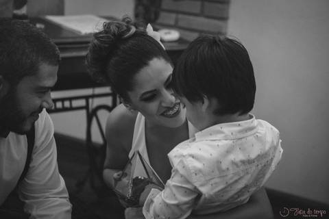 Mini wedding, mini casamento, casamento intimista, casamento intimo, casamento pequeno, casamento rustico, cozinha de autor, noivo, noivo de suspensorio, noivo de gravata borboleta, noiva chique, noiva de longo, noiva cantando'