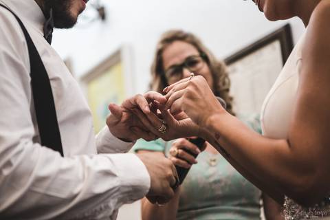 Mini wedding, mini casamento, casamento intimista, casamento intimo, casamento pequeno, casamento rustico, cozinha de autor, noivo, noivo de suspensorio, noivo de gravata borboleta, noiva chique, noiva de longo, noiva cantando'