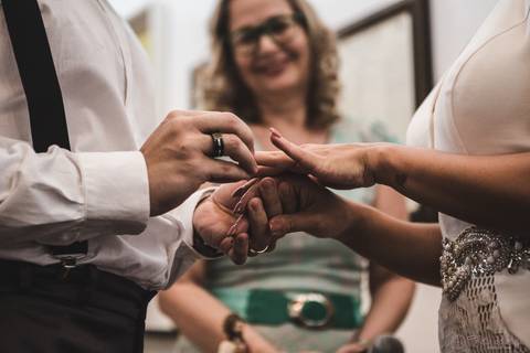 Mini wedding, mini casamento, casamento intimista, casamento intimo, casamento pequeno, casamento rustico, cozinha de autor, noivo, noivo de suspensorio, noivo de gravata borboleta, noiva chique, noiva de longo, noiva cantando'