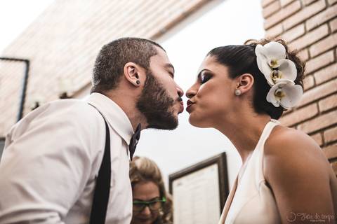 Mini wedding, mini casamento, casamento intimista, casamento intimo, casamento pequeno, casamento rustico, cozinha de autor, noivo, noivo de suspensorio, noivo de gravata borboleta, noiva chique, noiva de longo, noiva cantando'