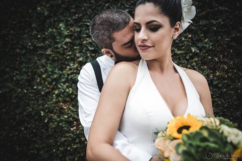 Mini wedding, mini casamento, casamento intimista, casamento intimo, casamento pequeno, casamento rustico, cozinha de autor, noivo, noivo de suspensorio, noivo de gravata borboleta, noiva chique, noiva de longo, noiva cantando'