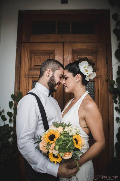 Mini wedding, mini casamento, casamento intimista, casamento intimo, casamento pequeno, casamento rustico, cozinha de autor, noivo, noivo de suspensorio, noivo de gravata borboleta, noiva chique, noiva de longo, noiva cantando'