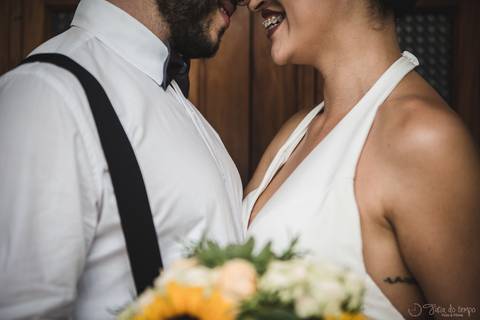 Mini wedding, mini casamento, casamento intimista, casamento intimo, casamento pequeno, casamento rustico, cozinha de autor, noivo, noivo de suspensorio, noivo de gravata borboleta, noiva chique, noiva de longo, noiva cantando'