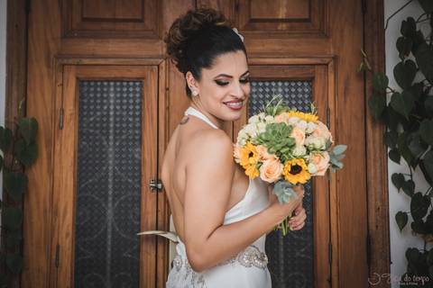 Mini wedding, mini casamento, casamento intimista, casamento intimo, casamento pequeno, casamento rustico, cozinha de autor, noivo, noivo de suspensorio, noivo de gravata borboleta, noiva chique, noiva de longo, noiva cantando'