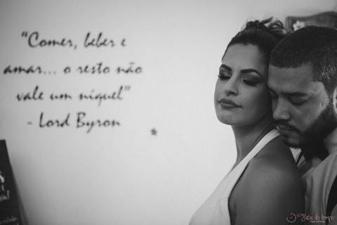 Mini wedding, mini casamento, casamento intimista, casamento intimo, casamento pequeno, casamento rustico, cozinha de autor, noivo, noivo de suspensorio, noivo de gravata borboleta, noiva chique, noiva de longo, noiva cantando'