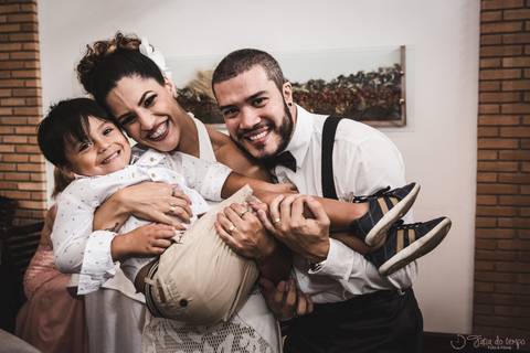 Mini wedding, mini casamento, casamento intimista, casamento intimo, casamento pequeno, casamento rustico, cozinha de autor, noivo, noivo de suspensorio, noivo de gravata borboleta, noiva chique, noiva de longo, noiva cantando'