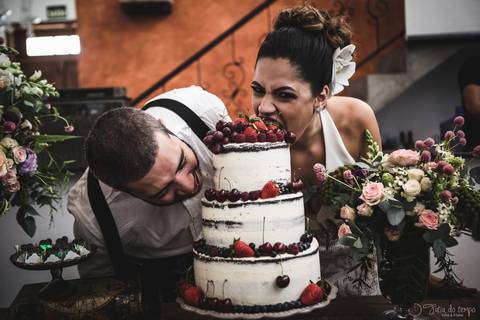 Mini wedding, mini casamento, casamento intimista, casamento intimo, casamento pequeno, casamento rustico, cozinha de autor, noivo, noivo de suspensorio, noivo de gravata borboleta, noiva chique, noiva de longo, noiva cantando'