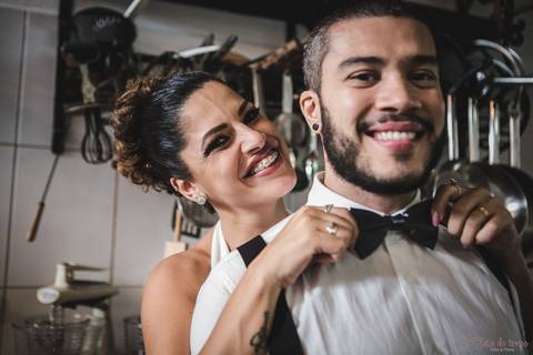 Mini wedding, mini casamento, casamento intimista, casamento intimo, casamento pequeno, casamento rustico, cozinha de autor, noivo, noivo de suspensorio, noivo de gravata borboleta, noiva chique, noiva de longo, noiva cantando'