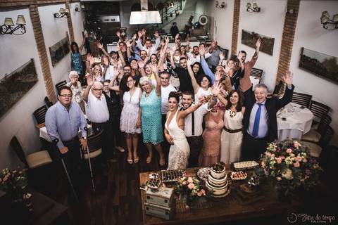 Mini wedding, mini casamento, casamento intimista, casamento intimo, casamento pequeno, casamento rustico, cozinha de autor, noivo, noivo de suspensorio, noivo de gravata borboleta, noiva chique, noiva de longo, noiva cantando'