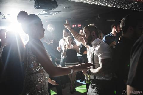festa de casamento na balada, balada de casamento, the history, casamento na the history, casamento intimo, casamento diferente, noivos baladeiros, mini casamento, mini wedding'
