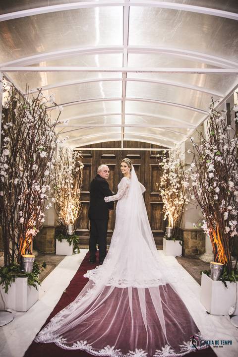 igreja matriz, igreja sagrada familia, casamento na igreja, noiva chique, noica classica, noivo, casamento na igreja, decoração da igreja, vestida para casar, vestido de noiva, buffet allegro, allegro buffet'