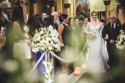 igreja matriz, igreja sagrada familia, casamento na igreja, noiva chique, noica classica, noivo, casamento na igreja, decoração da igreja, vestida para casar, vestido de noiva, buffet allegro, allegro buffet'