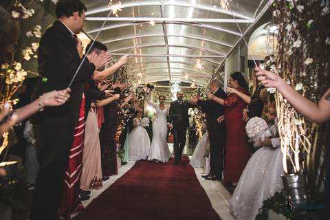 igreja matriz, igreja sagrada familia, casamento na igreja, noiva chique, noica classica, noivo, casamento na igreja, decoração da igreja, vestida para casar, vestido de noiva, buffet allegro, allegro buffet'
