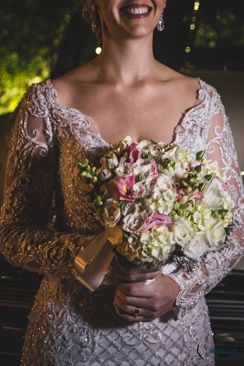 igreja matriz, igreja sagrada familia, casamento na igreja, noiva chique, noica classica, noivo, casamento na igreja, decoração da igreja, vestida para casar, vestido de noiva, buffet allegro, allegro buffet, casamento classico, casamento chique'