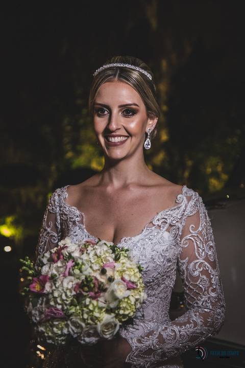 igreja matriz, igreja sagrada familia, casamento na igreja, noiva chique, noica classica, noivo, casamento na igreja, decoração da igreja, vestida para casar, vestido de noiva, buffet allegro, allegro buffet, casamento classico, casamento chique'